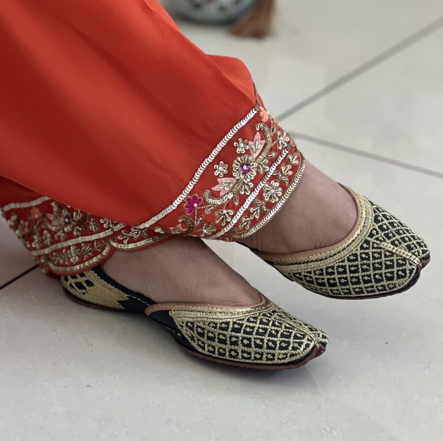punjabi jutti for women, kasoori tilla jutti, black punjabi jutti, golden tilla jutti, tilleydaar jutti for girls