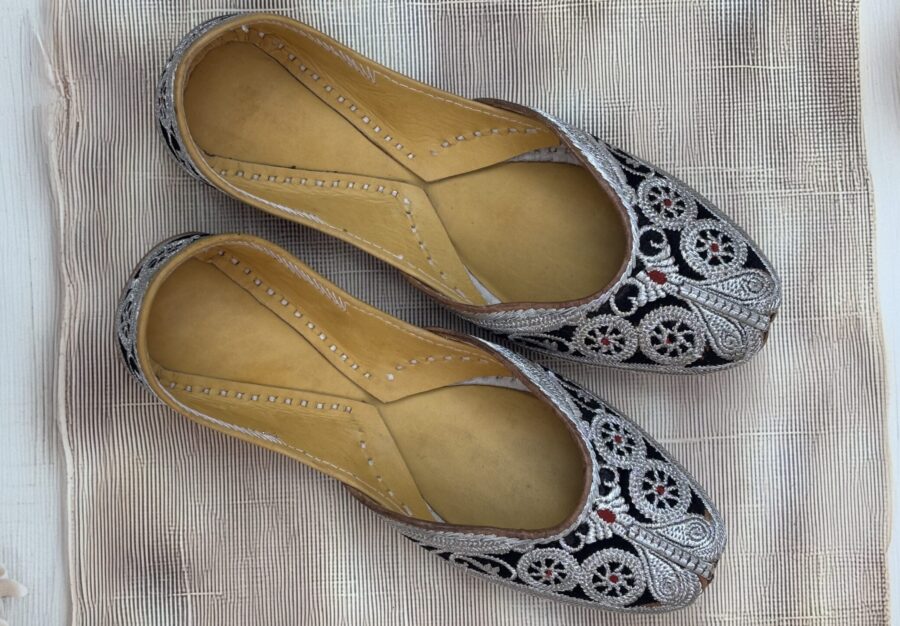 punjabi jutti for women, kasoori tilla jutti, black punjabi jutti, silver tilla jutti, tilleydaar jutti for girls