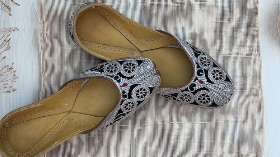 punjabi jutti for women, kasoori tilla jutti, black punjabi jutti, silver tilla jutti, tilleydaar jutti for girls