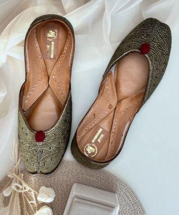 golden colour hand work jutti for women girls and ladies, handwork jutti, pure leather jutti,