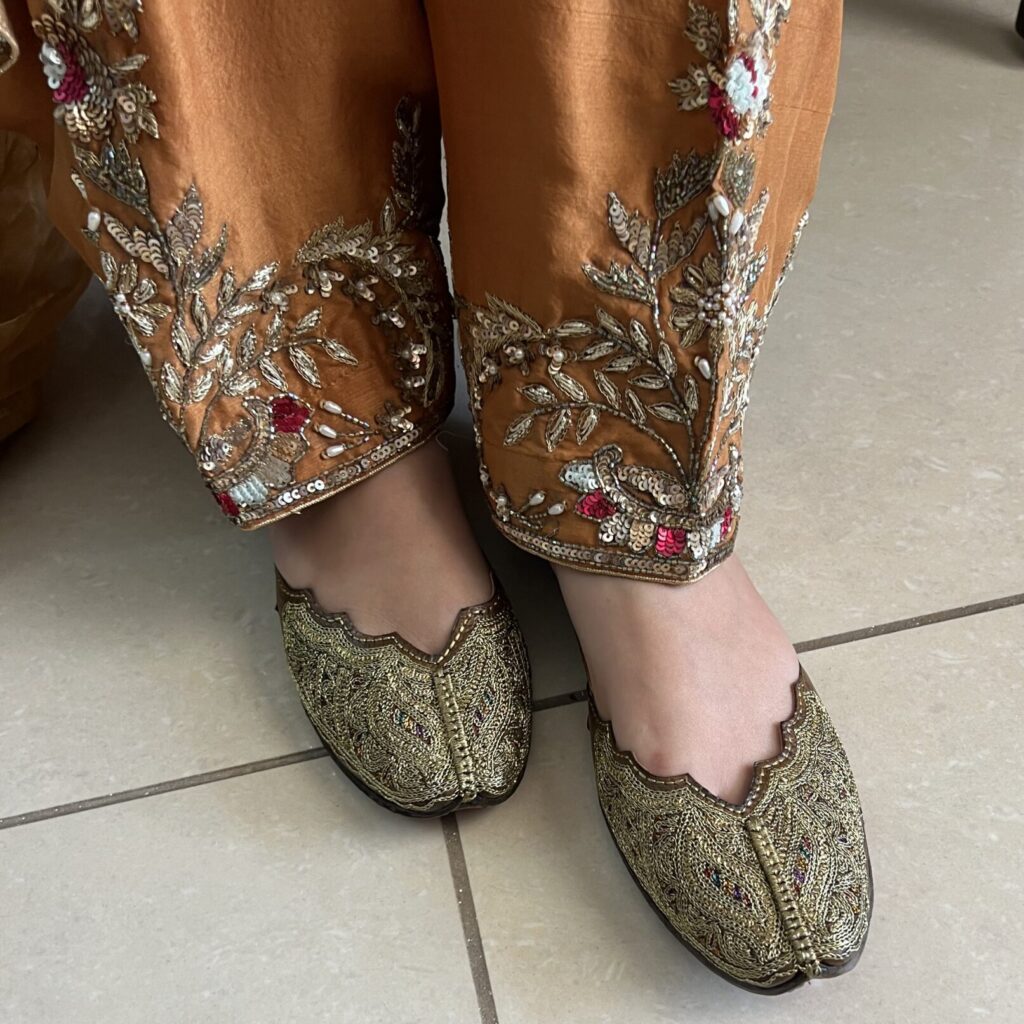 Tilleydaar Punjabi Jutti for women