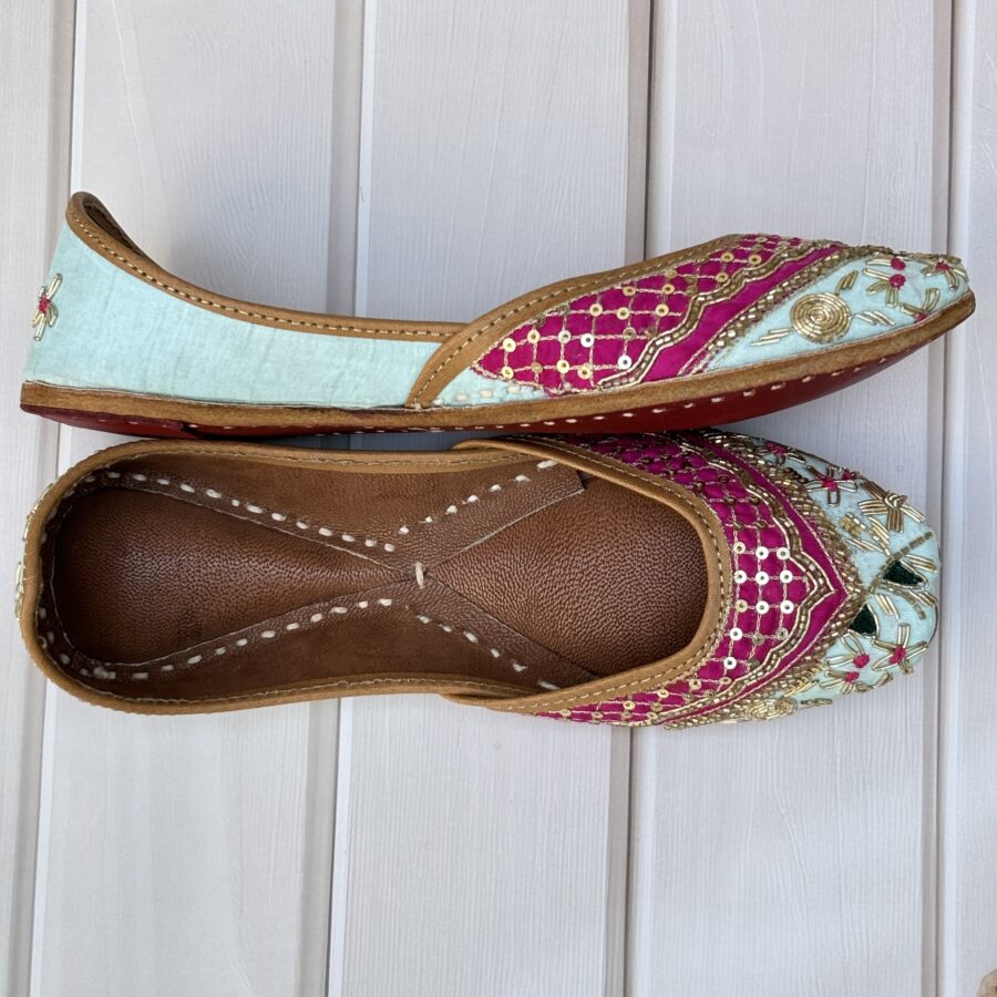 blue magenta jutti for women girls and ladies, handwork jutti, leather jutti, zardosi work matching jutti, patch work jutti,