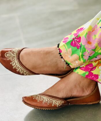 Sandoori Assorted Design and Colour Leather Juttis