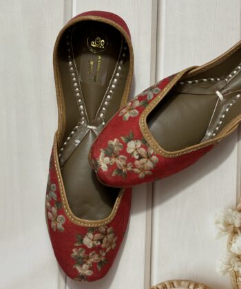 red jutti for women girls and ladies, handwork jutti, pure leather jutti, mirror work matching jutti, sea green jutti, scarlet bloom juttis, printed jutti