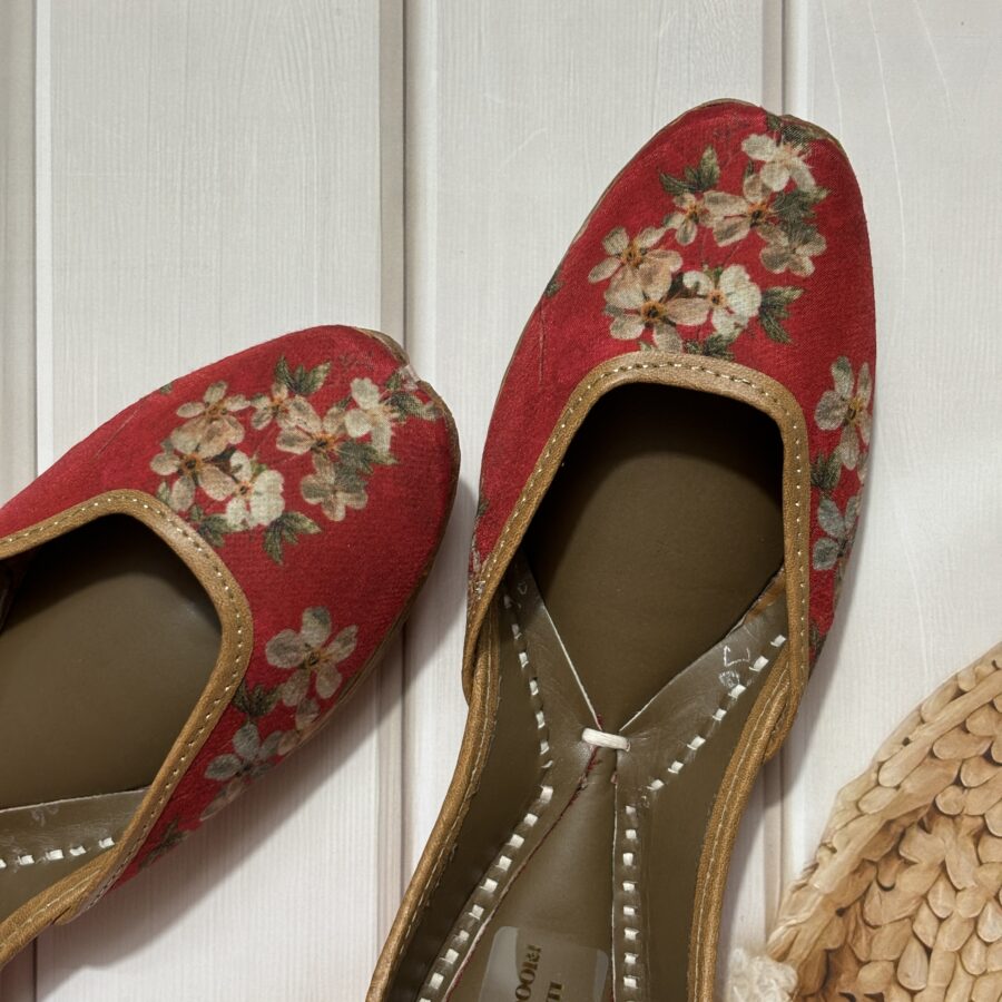 red jutti for women girls and ladies, handwork jutti, pure leather jutti, mirror work matching jutti, sea green jutti, scarlet bloom juttis, printed jutti
