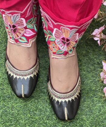 Sandoori Assorted Design and Colour Leather Juttis