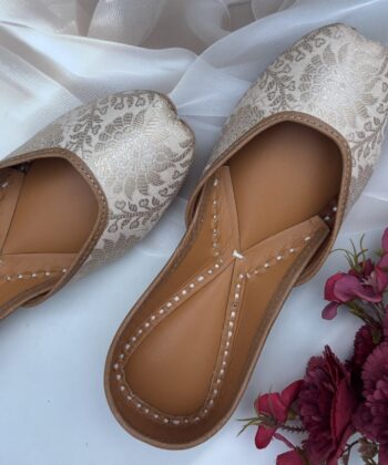 Ivory Royalty Brocade Jutti