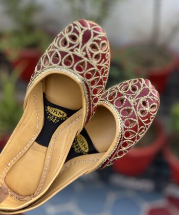 Brown cutwork Jutti