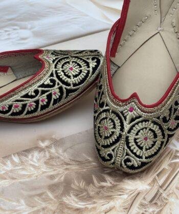 Silver Tilla Black Jutti Circle Pattern