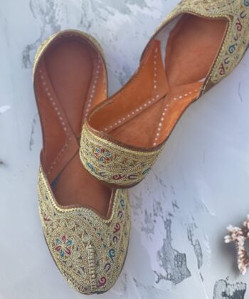 golden jutti for women girls and ladies, handwork jutti, pure leather jutti, tilla work jutti, golden tilleydaar jutti
