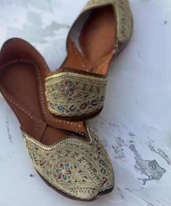 golden jutti for women girls and ladies, handwork jutti, pure leather jutti, tilla work jutti, golden tilleydaar jutti