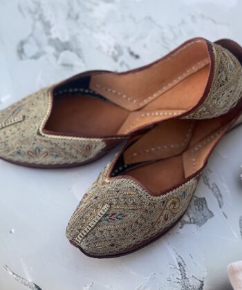 golden jutti for women girls and ladies, handwork jutti, pure leather jutti, tilla work jutti, golden tilleydaar jutti