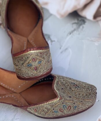 golden jutti for women girls and ladies, handwork jutti, pure leather jutti, tilla work jutti, golden tilleydaar jutti