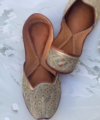 golden jutti for women girls and ladies, handwork jutti, pure leather jutti, tilla work jutti, golden tilleydaar jutti