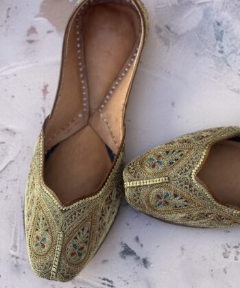 golden jutti for women girls and ladies, handwork jutti, pure leather jutti, tilla work jutti, golden tilleydaar jutti
