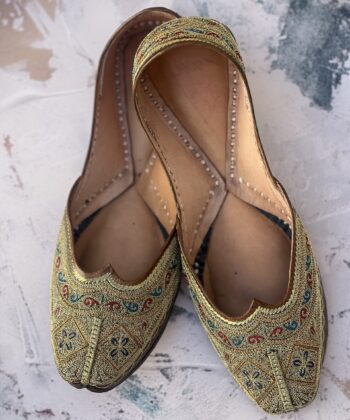 golden jutti for women girls and ladies, handwork jutti, pure leather jutti, tilla work jutti, golden tilleydaar jutti