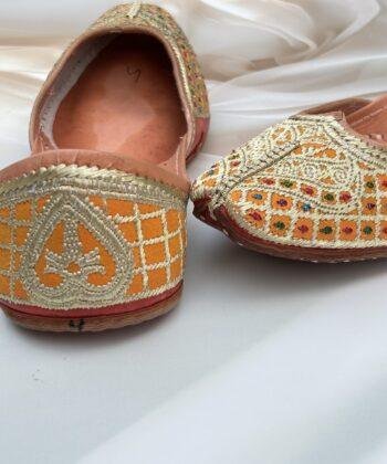 golden tilleydaar pure leather mango velvet base punjabi jutti for women