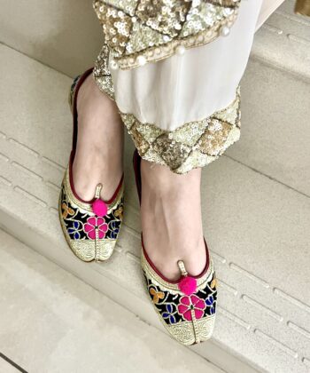 Tilla Phulkari- Black Velvet Pink Flower Jutti