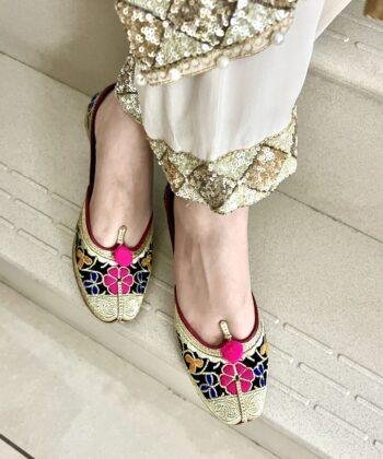 Tilla Phulkari- Black Velvet Pink Flower Jutti