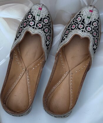 Tilla Jharokha-Assorted Velvet Tilla Juttis