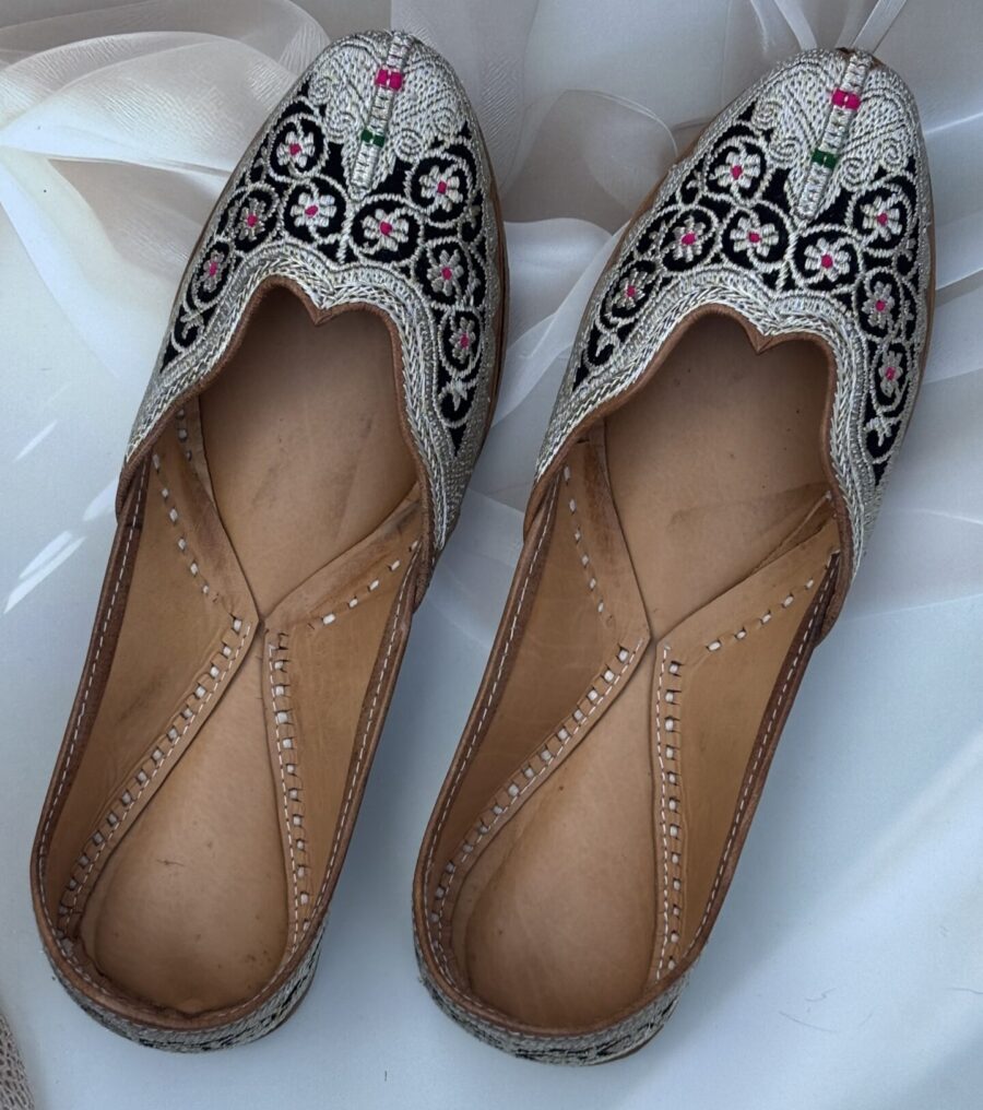 silver tilleydaar pure leather black velvet base punjabi jutti for women