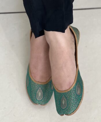 Peacock Green Brocade Punjabi Jutti