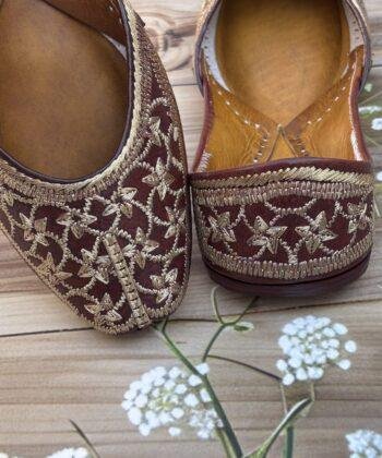 golden tilleydaar pure leather floral design brown punjabi jutti for women