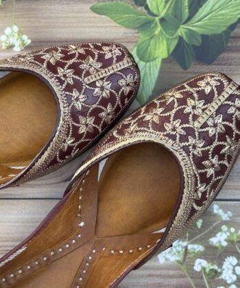 golden tilleydaar pure leather floral design brown punjabi jutti for women