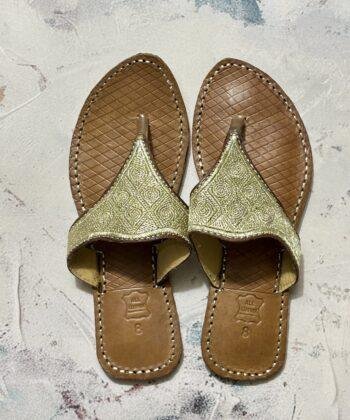 Golden Tilleydaar Kolhapuri Chappal
