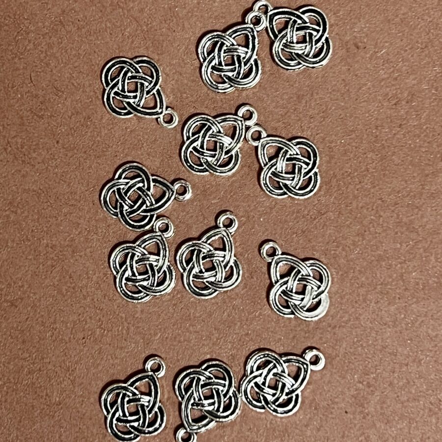 silver pendent jewelry for punjabi juti