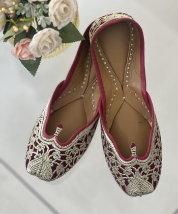 Maroon base light golden tilla hand work punjabi jutti for women