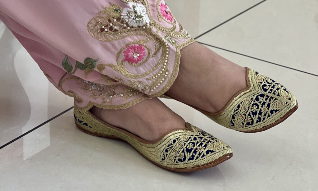 Golden Tilla with blue colour base delhi fashion, Biba style jutti also known as straight sole jutti or pointed tip jutti jointless seamless construction, hand work Punjabi jutti for ladies, girls and women. Trending design, kasoori tilla hand work, double cushioned for full day comfort, pure leather handmade punjabi jutti
