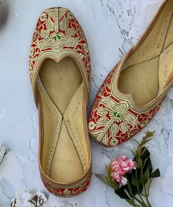 Tilla Phulkari- Magenta Velvet Kasoori Jutti jooti, khussa, kussa, juti, mojari, mojdi, mojri