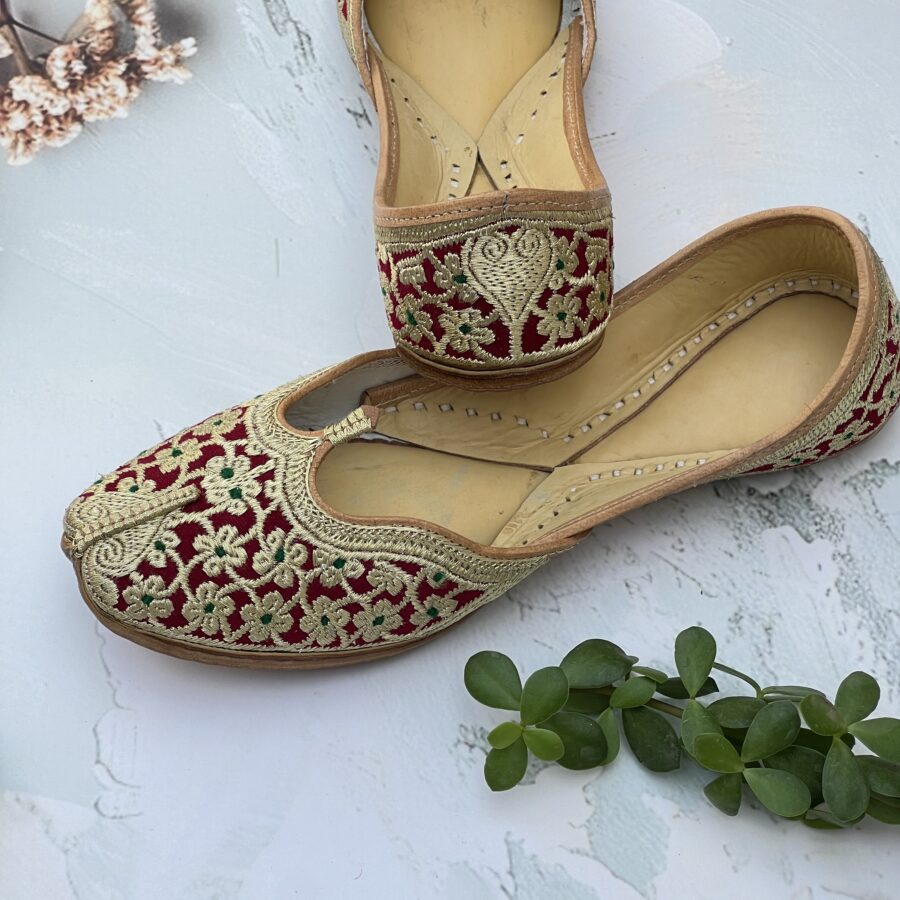 maroon base golden tilla hand work punjabi jutti for women trending floral design bridal matching juti