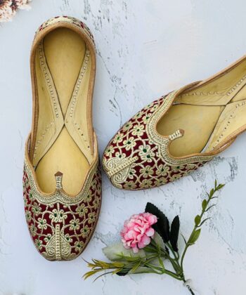 maroon base golden tilla hand work punjabi jutti for women trending floral design bridal matching juti