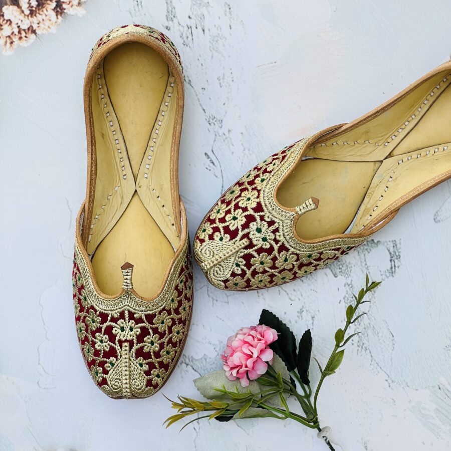 maroon base golden tilla hand work punjabi jutti for women trending floral design bridal matching juti