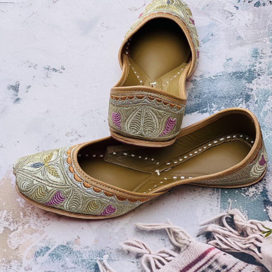golden tilleydaar pure leather punjabi jutti for women