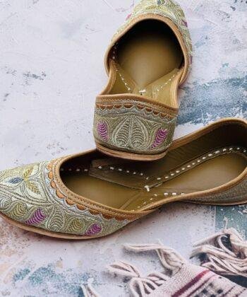 golden tilleydaar pure leather punjabi jutti for women