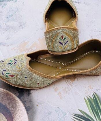 golden tilleydaar pure leather punjabi jutti for women
