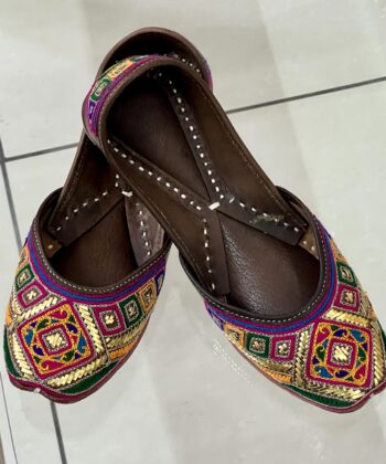 Brown pure leather super soft hand embroidered Punjabi jutti for women, kaseeda work and golden mukaish work, double cushioned jutti by sandoori, free shipping, free exchange, latest design, branded jutti