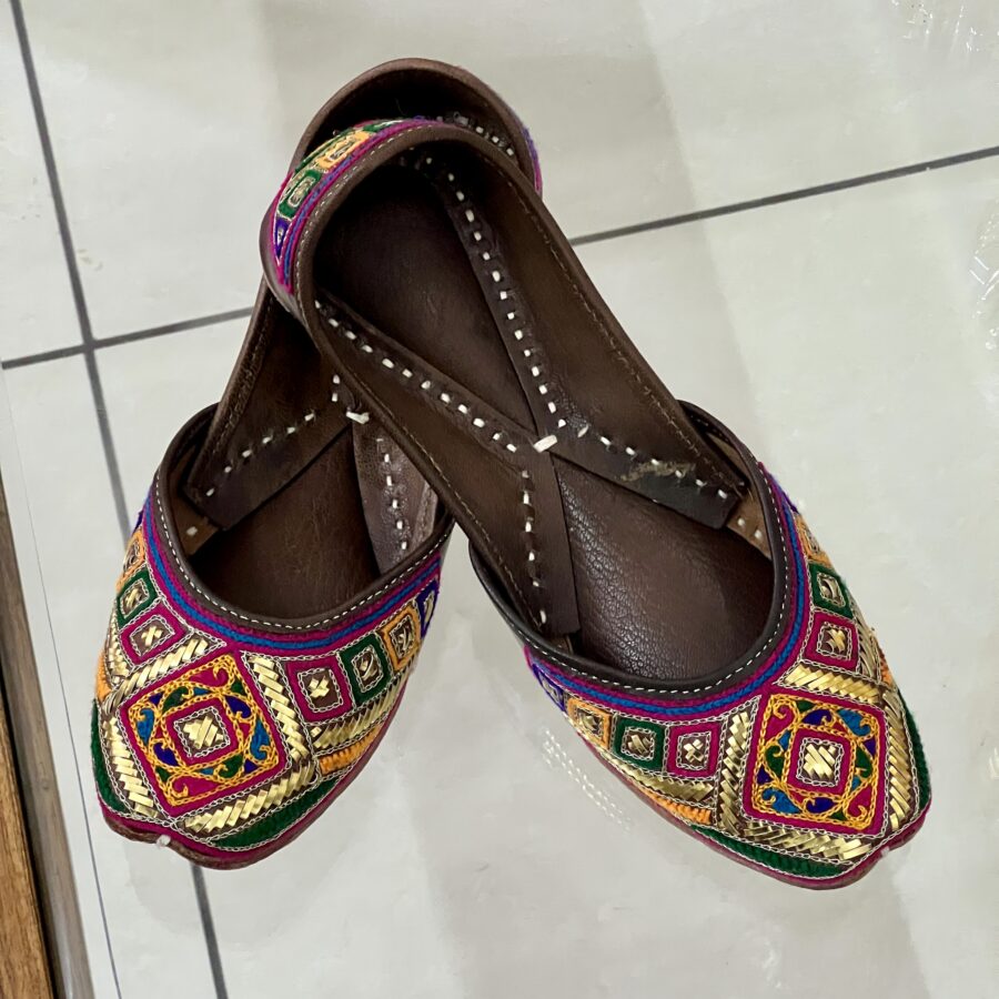 Brown pure leather super soft hand embroidered Punjabi jutti for women, kaseeda work and golden mukaish work, double cushioned jutti by sandoori, free shipping, free exchange, latest design, branded jutti