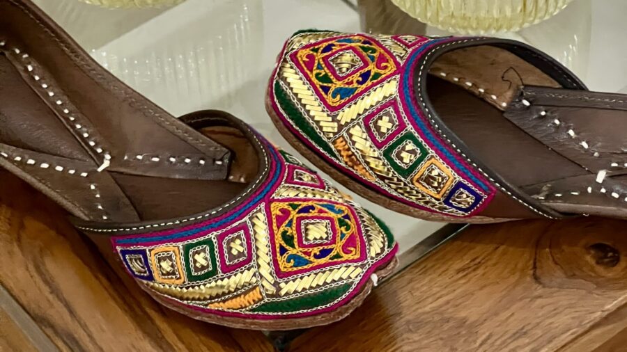 Brown pure leather super soft hand embroidered Punjabi jutti for women, kaseeda work and golden mukaish work, double cushioned jutti by sandoori, free shipping, free exchange, latest design, branded jutti