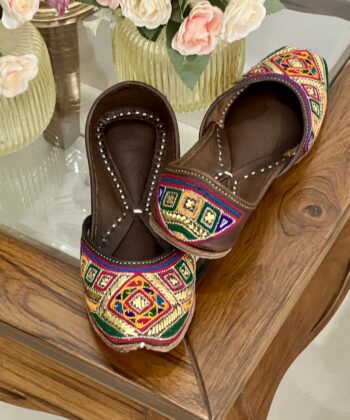 Brown pure leather super soft hand embroidered Punjabi jutti for women, kaseeda work and golden mukaish work, double cushioned jutti by sandoori, free shipping, free exchange, latest design, branded jutti