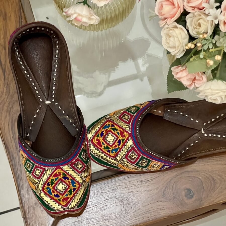 Brown pure leather super soft hand embroidered Punjabi jutti for women, kaseeda work and golden mukaish work, double cushioned jutti by sandoori, free shipping, free exchange, latest design, branded jutti