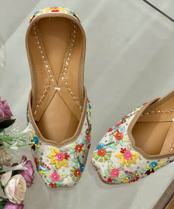 Cream Base multi colour hand embroidered Punjabi jutti for ladies, girls and women. Trending design, Zardosi work, double cushioned for full day comfort, pure leather handmade punjabi jutti