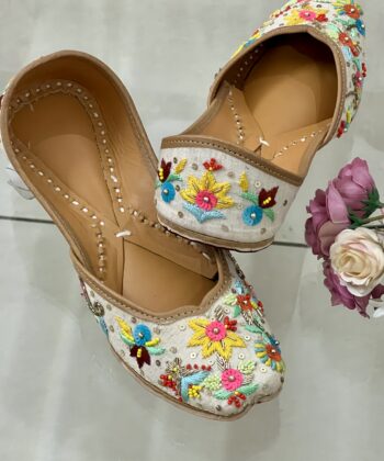 Cream Base multi colour hand embroidered Punjabi jutti for ladies, girls and women. Trending design, Zardosi work, double cushioned for full day comfort, pure leather handmade punjabi jutti