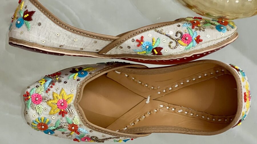 Cream Base multi colour hand embroidered Punjabi jutti for ladies, girls and women. Trending design, Zardosi work, double cushioned for full day comfort, pure leather handmade punjabi jutti