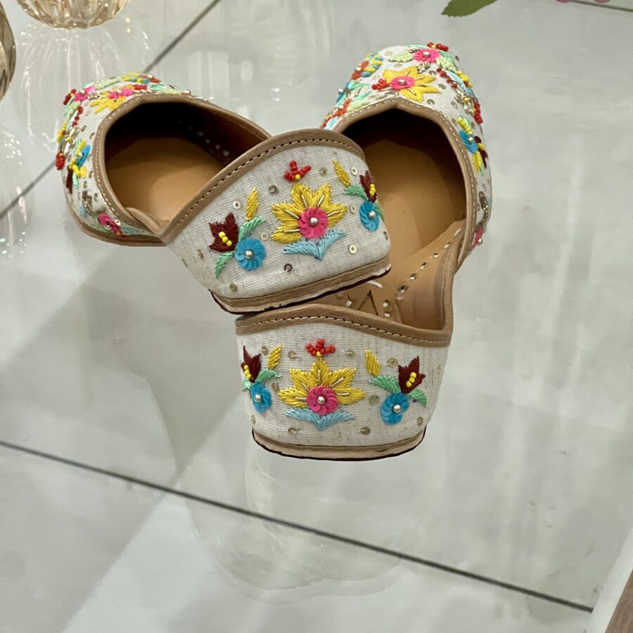 Cream Base multi colour hand embroidered Punjabi jutti for ladies, girls and women. Trending design, Zardosi work, double cushioned for full day comfort, pure leather handmade punjabi jutti