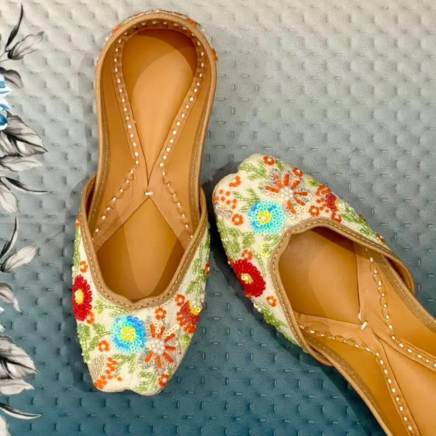 Cream Base multi colour hand embroidered Punjabi jutti for ladies, girls and women. Trending design, Zardosi work, double cushioned for full day comfort, pure leather handmade punjabi jutti