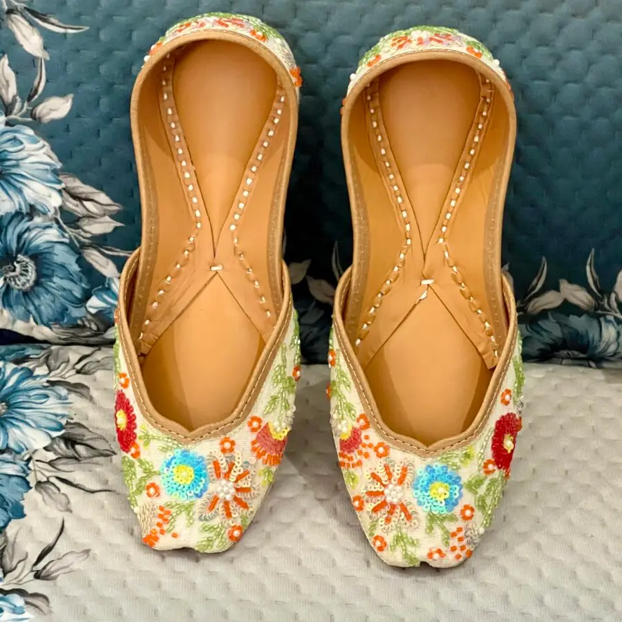 Cream Base multi colour hand embroidered Punjabi jutti for ladies, girls and women. Trending design, Zardosi work, double cushioned for full day comfort, pure leather handmade punjabi jutti